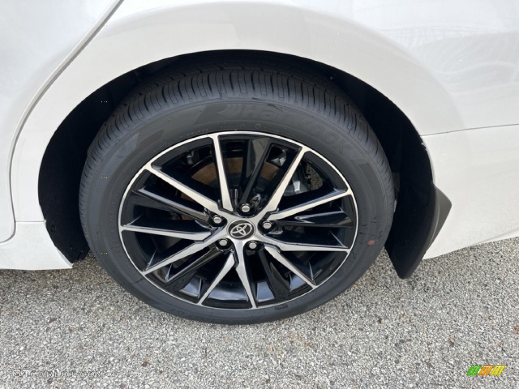 2023 Toyota Camry SE Hybrid Wheel Photos