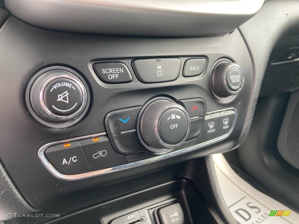 2018 Cherokee Latitude Plus 4x4 - Patriot Blue Pearl / Black photo #27