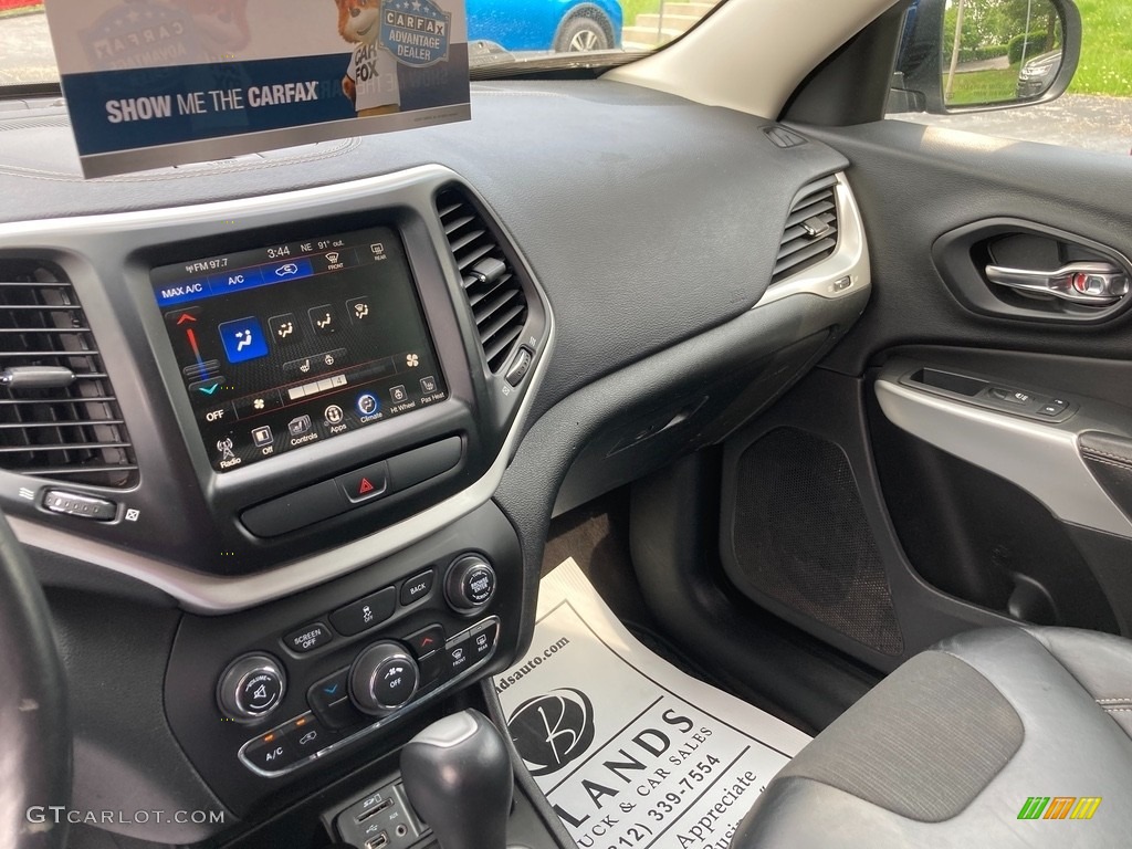 2018 Cherokee Latitude Plus 4x4 - Patriot Blue Pearl / Black photo #33