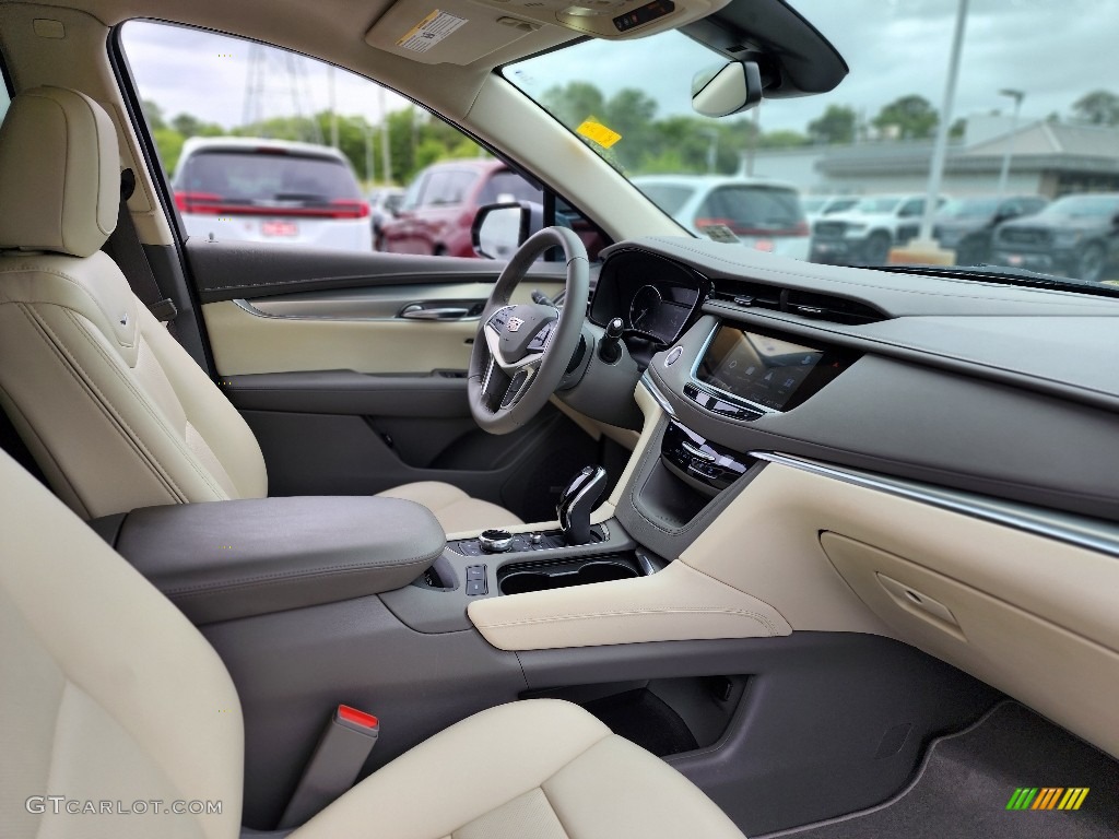 2022 Cadillac XT5 Premium Luxury AWD Front Seat Photos