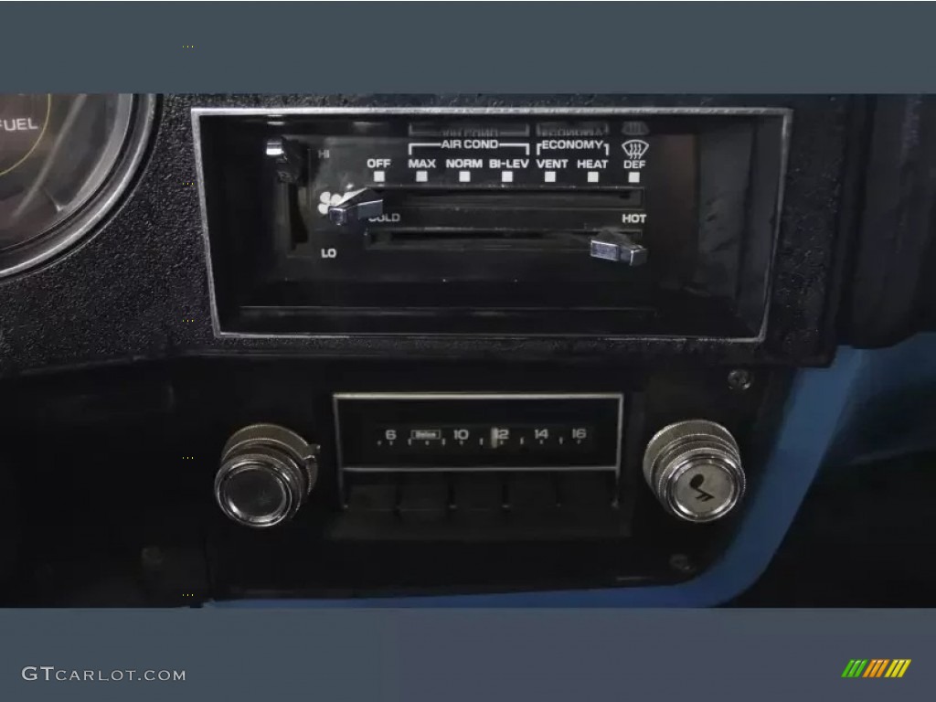 1987 Chevrolet Suburban V20 Custom Deluxe 4x4 Controls Photo #146215559