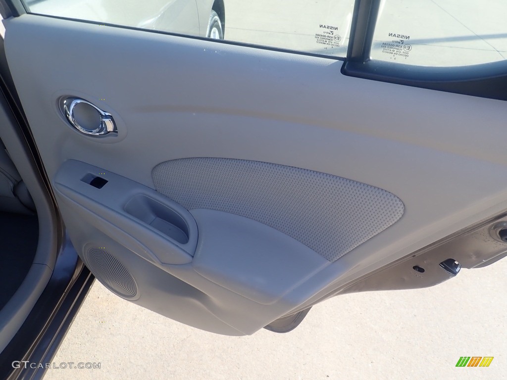 2014 Versa 1.6 SV Sedan - Titanium / Sandstone photo #16