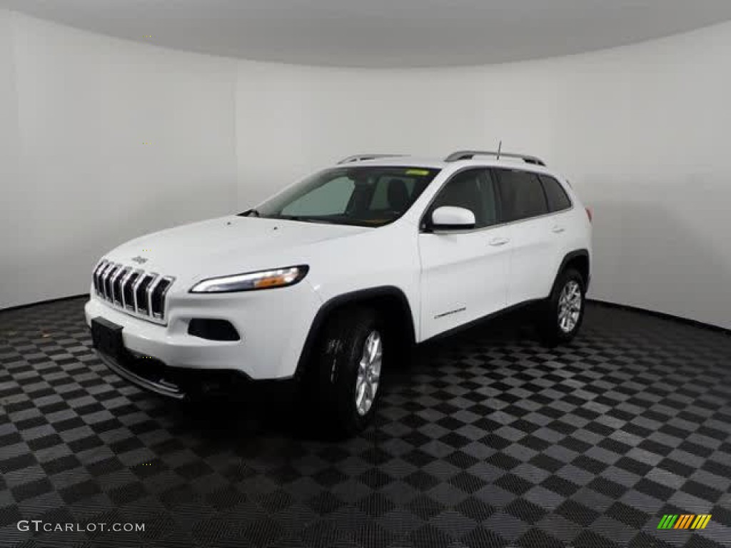 2016 Cherokee Latitude 4x4 - Bright White / Black photo #6