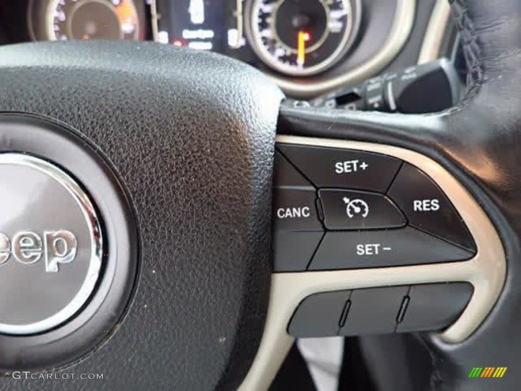 2016 Cherokee Latitude 4x4 - Bright White / Black photo #17