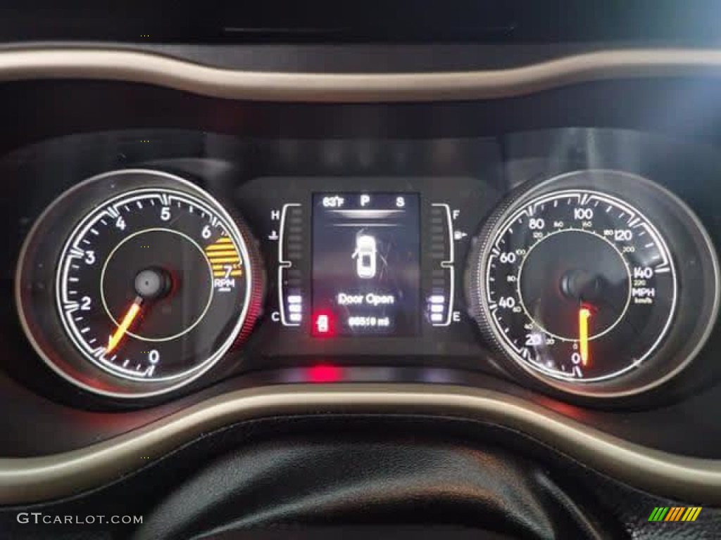 2016 Cherokee Latitude 4x4 - Bright White / Black photo #18