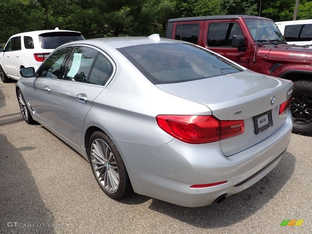 2017 5 Series 530i xDrive Sedan - Glacier Silver Metallic / Black photo #4