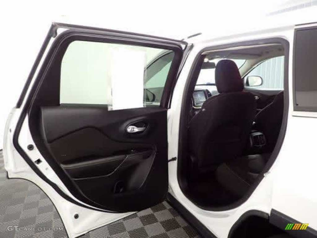 2016 Cherokee Latitude 4x4 - Bright White / Black photo #22