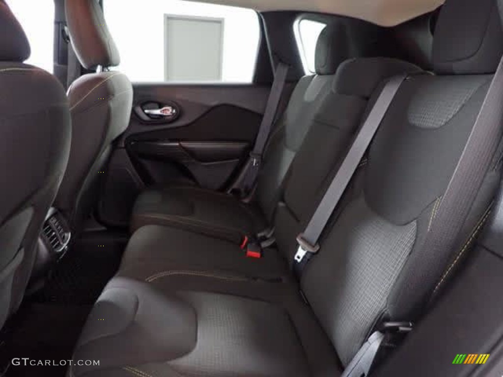 2016 Cherokee Latitude 4x4 - Bright White / Black photo #23