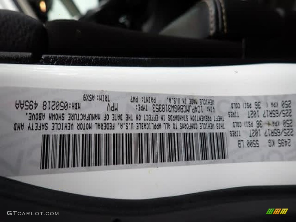 2016 Cherokee Latitude 4x4 - Bright White / Black photo #31