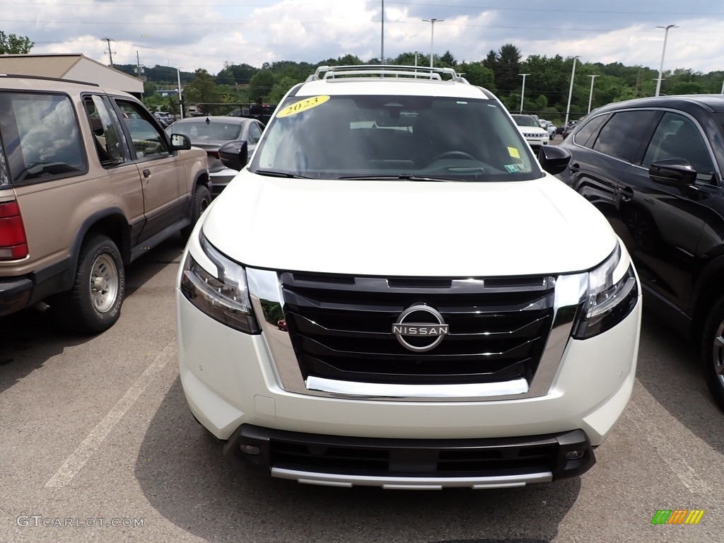 2023 Pathfinder Rock Creek 4x4 - Pearl White Tricoat / Charcoal photo #12
