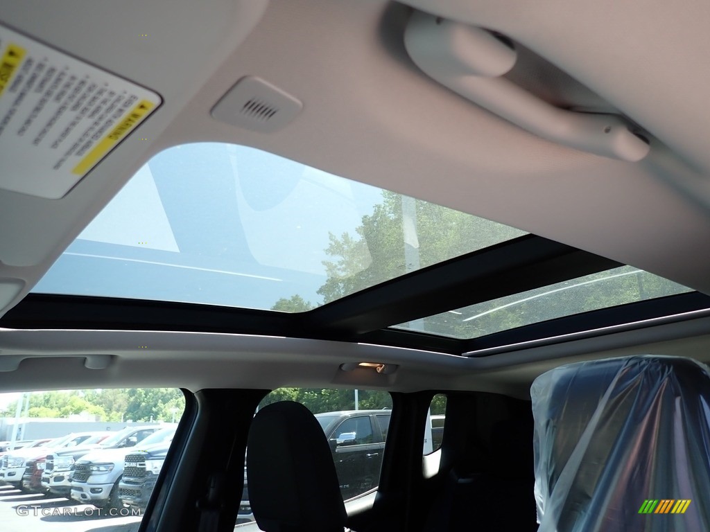 2023 Renegade Altitude 4x4 - Slate Blue Pearl / Black photo #17