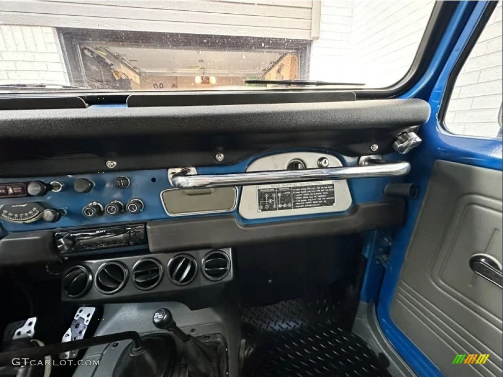 1982 Toyota Land Cruiser FJ40 Gray Dashboard Photo #146221452