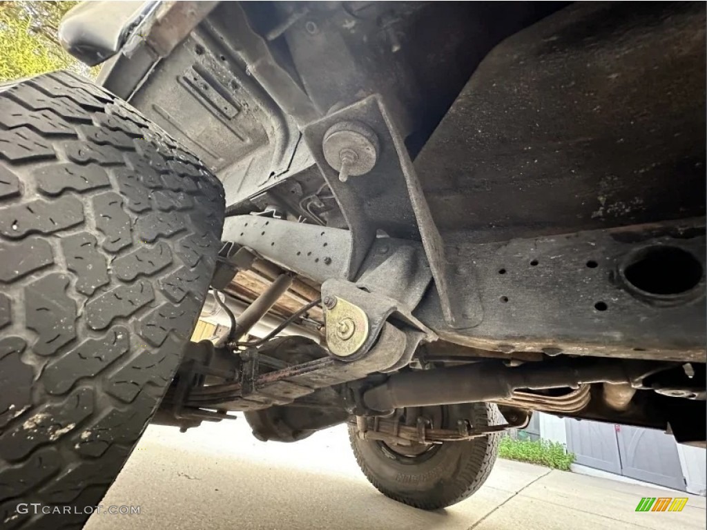 1982 Toyota Land Cruiser FJ40 Undercarriage Photo #146221641