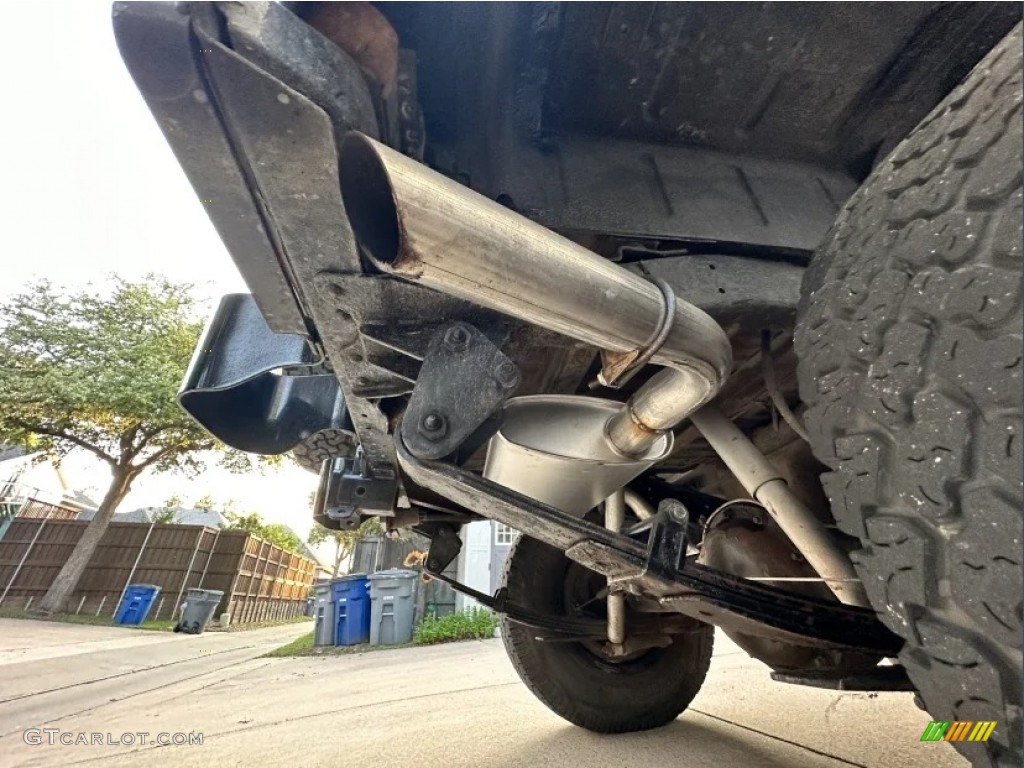1982 Toyota Land Cruiser FJ40 Undercarriage Photo #146221725