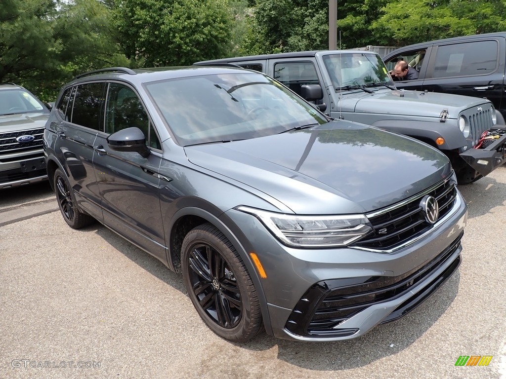 2022 Volkswagen Tiguan SE R-Line 4Motion Black Edition Exterior Photos