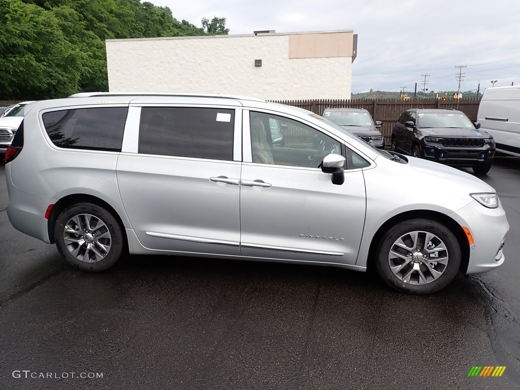 2023 Pacifica Pinnacle Plug-In Hybrid - Silver Mist / Caramel/Black photo #7