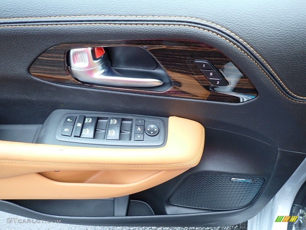 2023 Chrysler Pacifica Pinnacle Plug-In Hybrid Caramel/Black Door Panel Photo #146225463