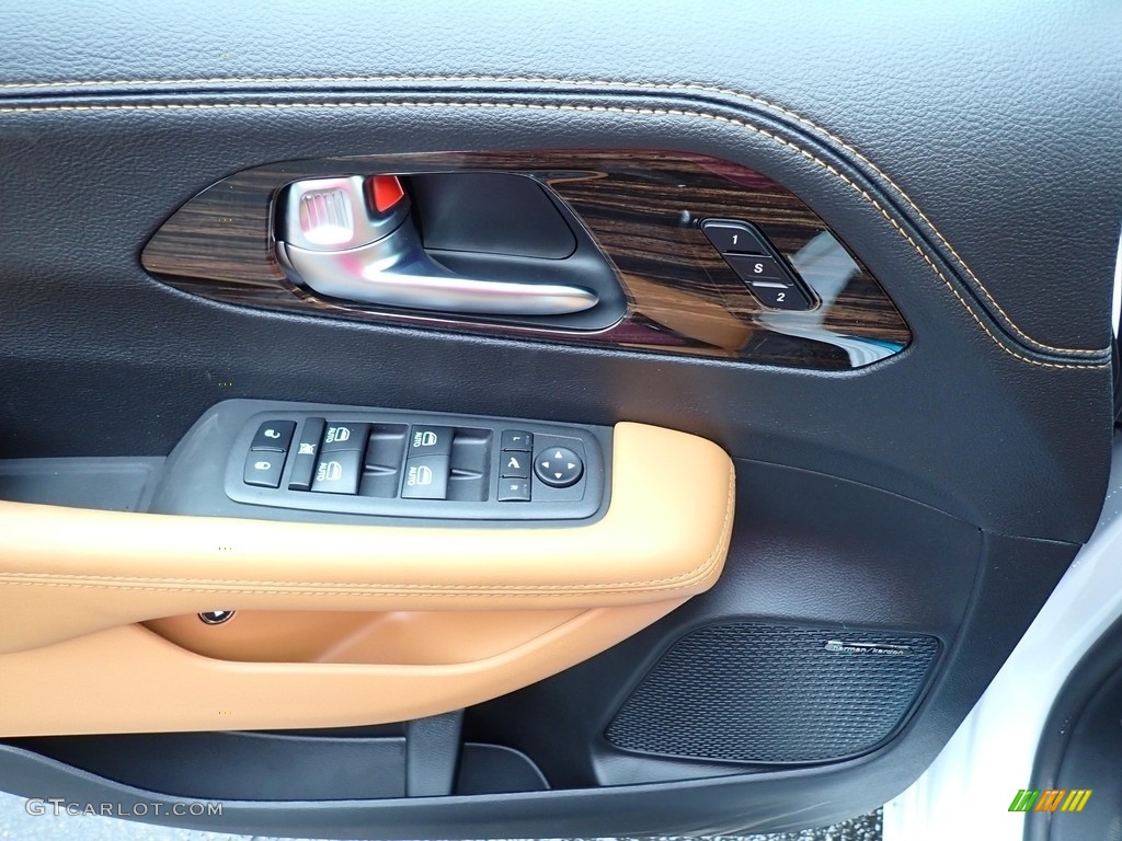 2023 Chrysler Pacifica Pinnacle Plug-In Hybrid Caramel/Black Door Panel Photo #146225898