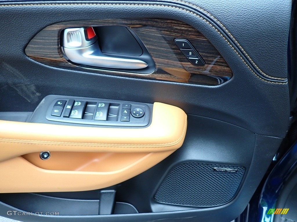 2023 Chrysler Pacifica Pinnacle Plug-In Hybrid Caramel/Black Door Panel Photo #146227731