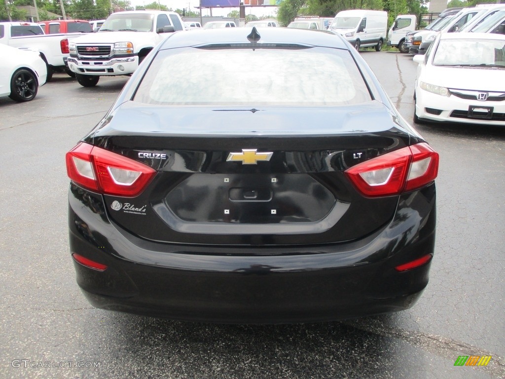 2018 Cruze LT - Mosaic Black Metallic / Jet Black photo #25