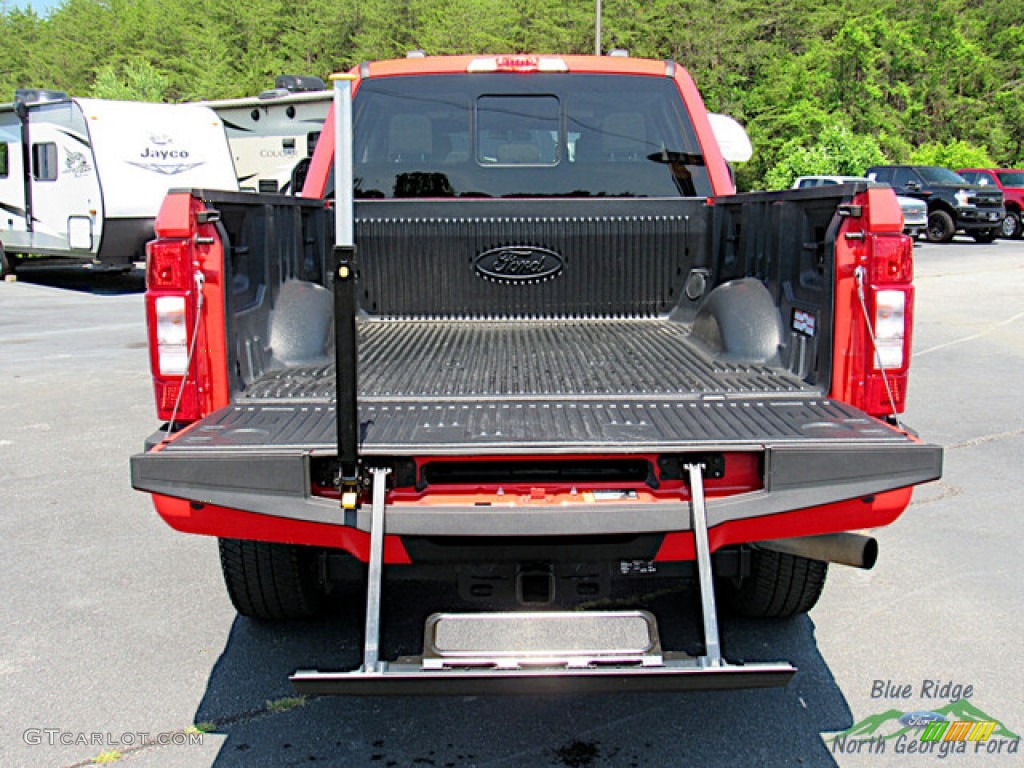 2022 F250 Super Duty XLT Crew Cab 4x4 - Race Red / Medium Earth Gray photo #14