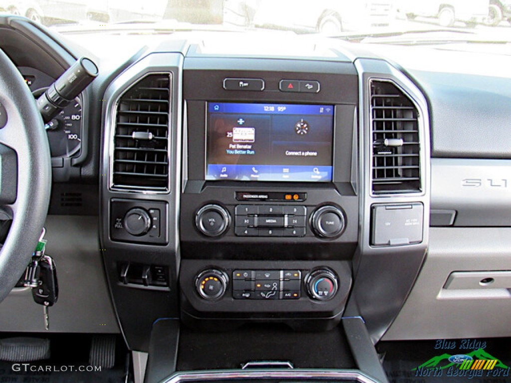 2022 F250 Super Duty XLT Crew Cab 4x4 - Race Red / Medium Earth Gray photo #17
