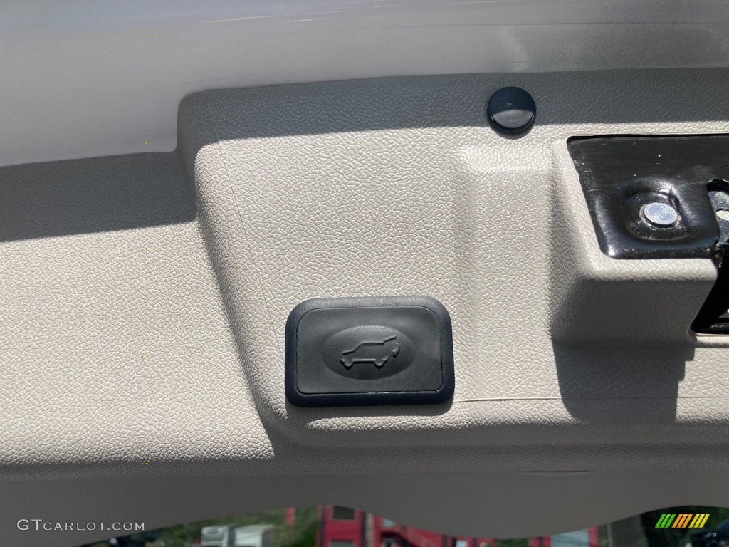 2017 Enclave Leather - White Frost Tricoat / Light Titanium photo #42