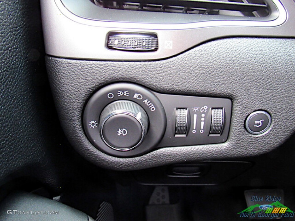 2019 Jeep Cherokee Latitude Plus Controls Photo #146236266