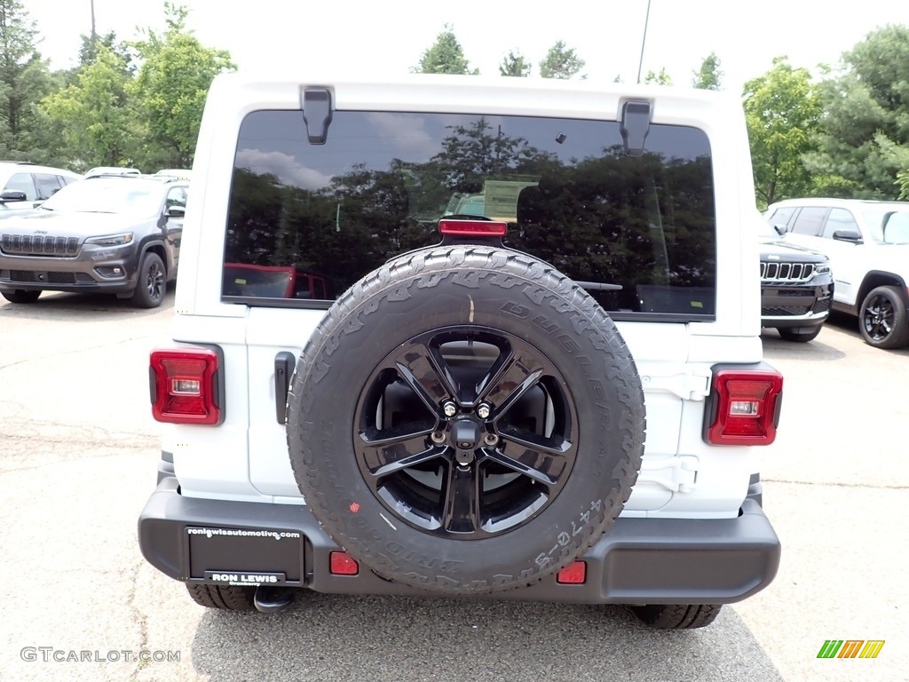 2023 Wrangler Unlimited Sahara Altitude 4x4 - Bright White / Black photo #4