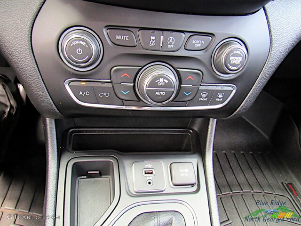 2019 Jeep Cherokee Latitude Plus Controls Photos