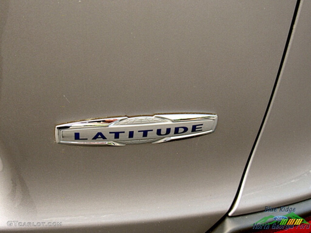 2019 Jeep Cherokee Latitude Plus Marks and Logos Photos
