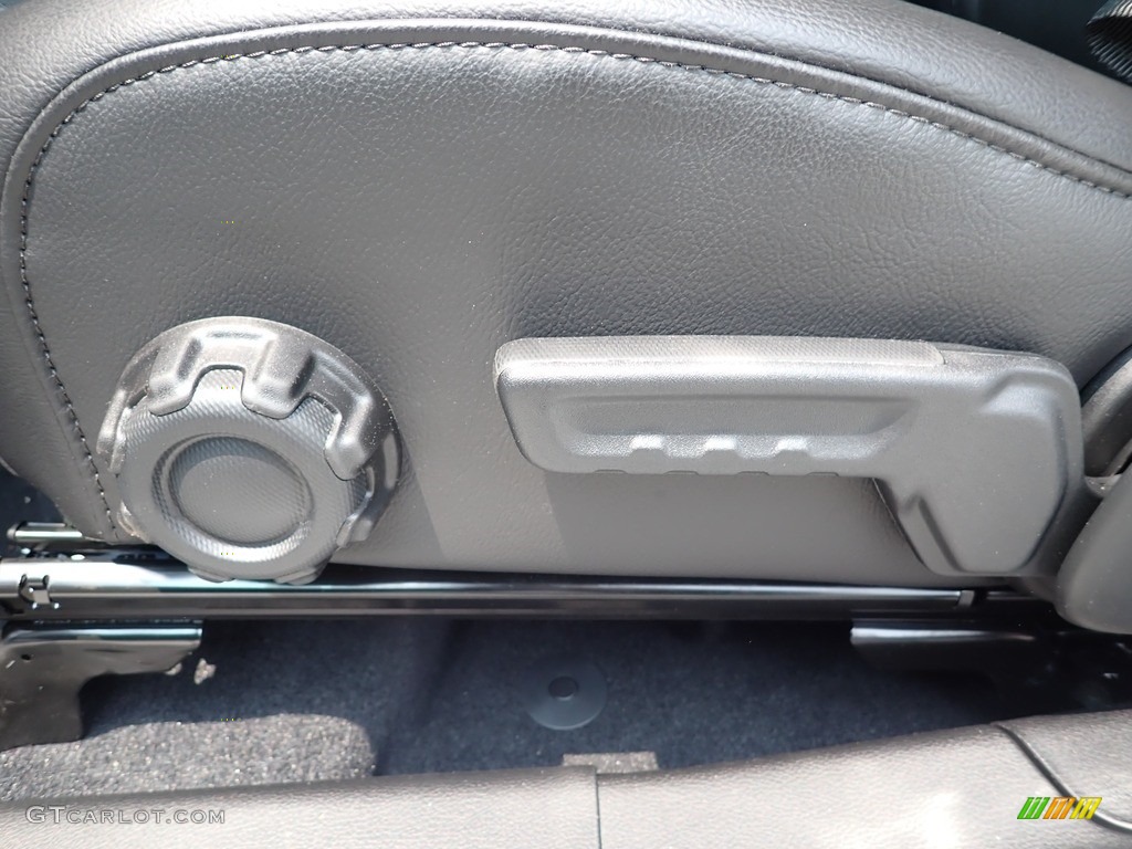 2023 Wrangler Unlimited Sahara Altitude 4x4 - Bright White / Black photo #14