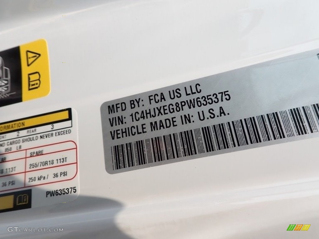 2023 Wrangler Unlimited Sahara Altitude 4x4 - Bright White / Black photo #20