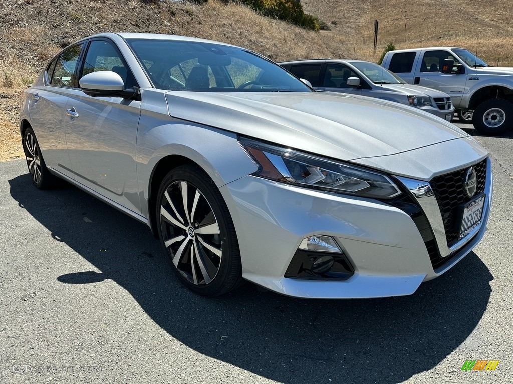 2021 Altima Platinum AWD - Brilliant Silver Metallic / Charcoal photo #1
