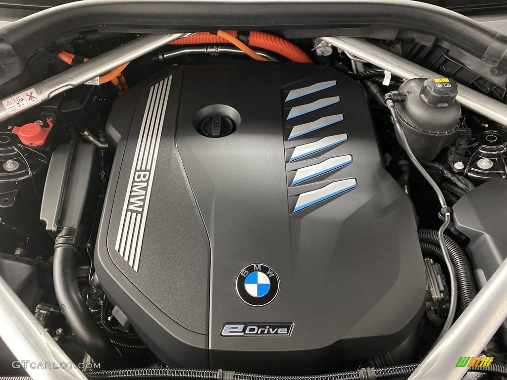 2022 BMW X5 xDrive45e Engine Photos