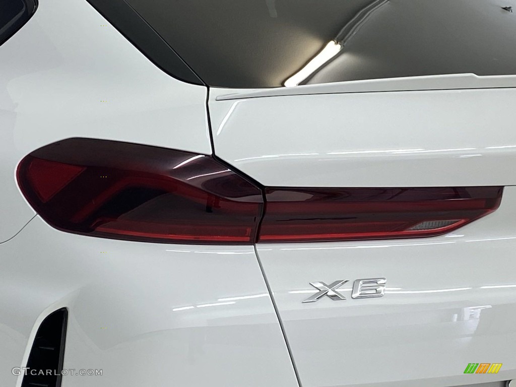 2022 X6 xDrive40i - Alpine White / Tacora Red photo #8