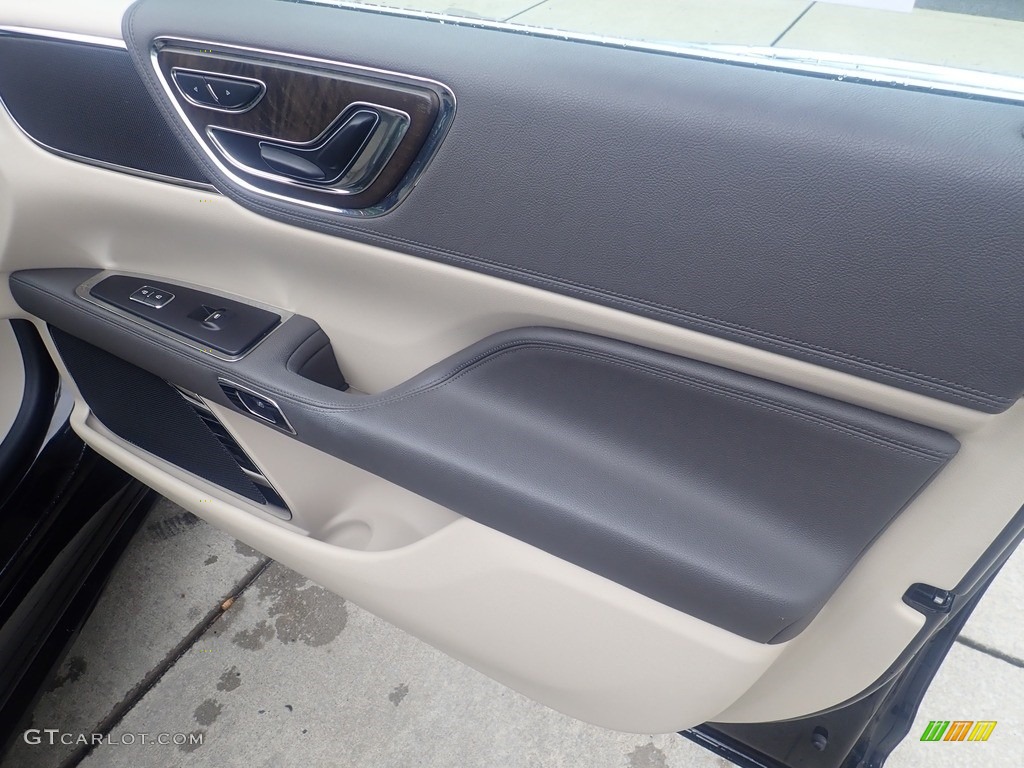 2017 Lincoln Continental Select AWD Cappuccino Door Panel Photo #146246714