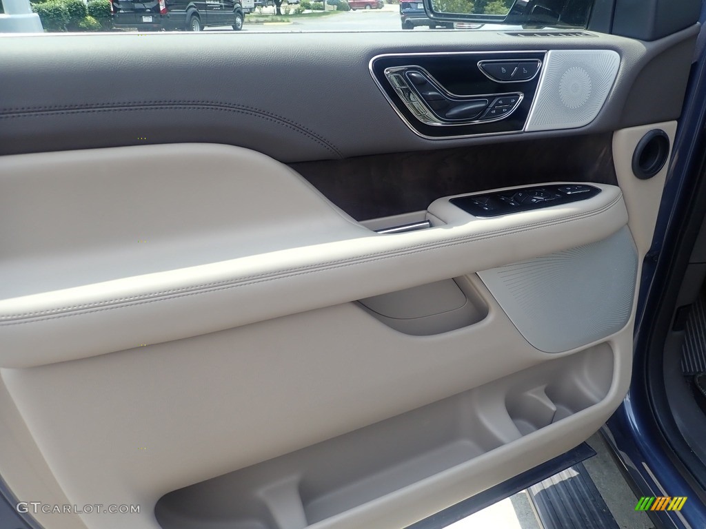 2022 Lincoln Navigator Reserve 4x4 Sandstone Door Panel Photo #146246897