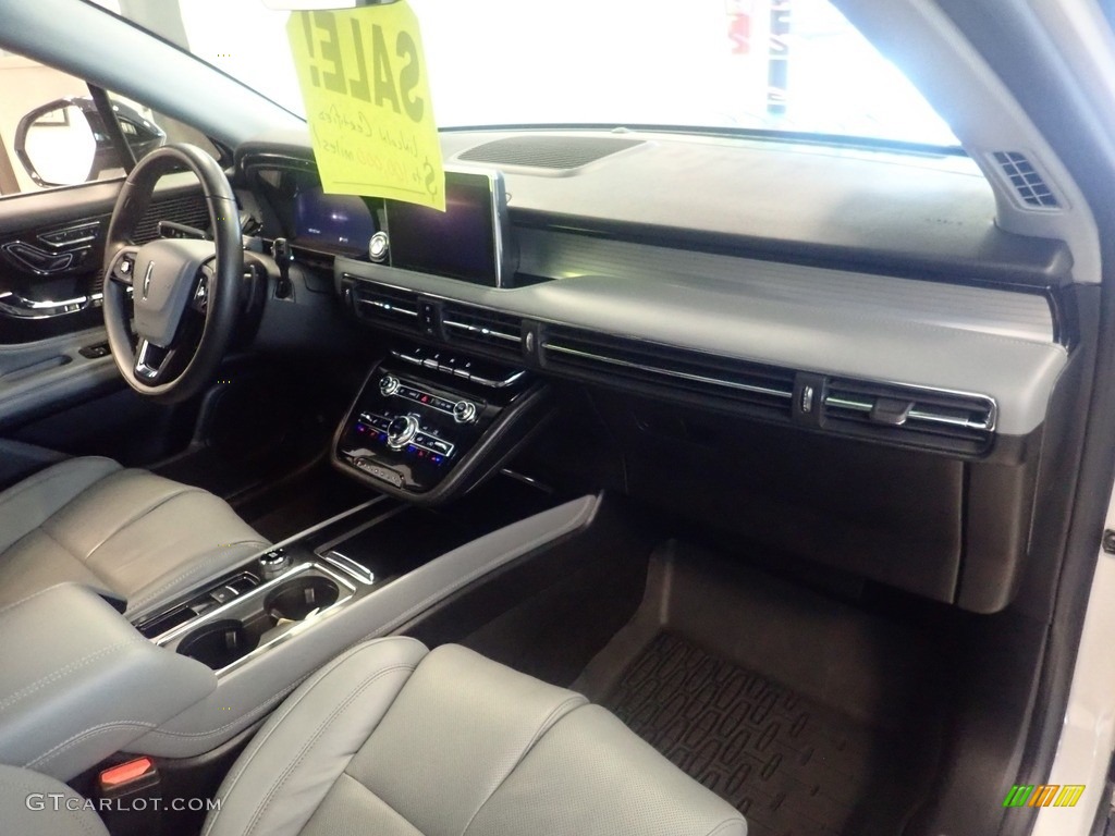 2022 Lincoln Corsair Reserve AWD Dashboard Photos