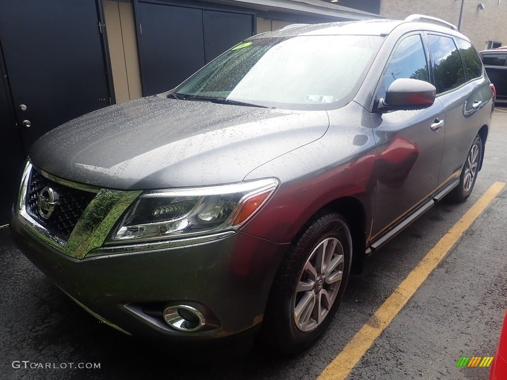 Gun Metallic Nissan Pathfinder