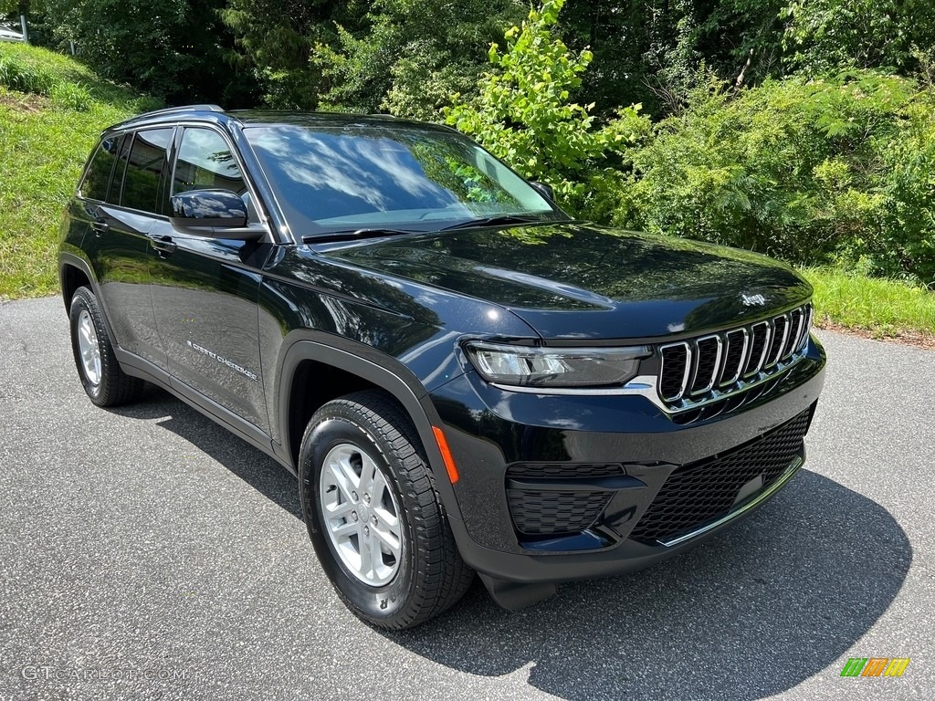 2023 Jeep Grand Cherokee Laredo 4x4 Exterior Photos