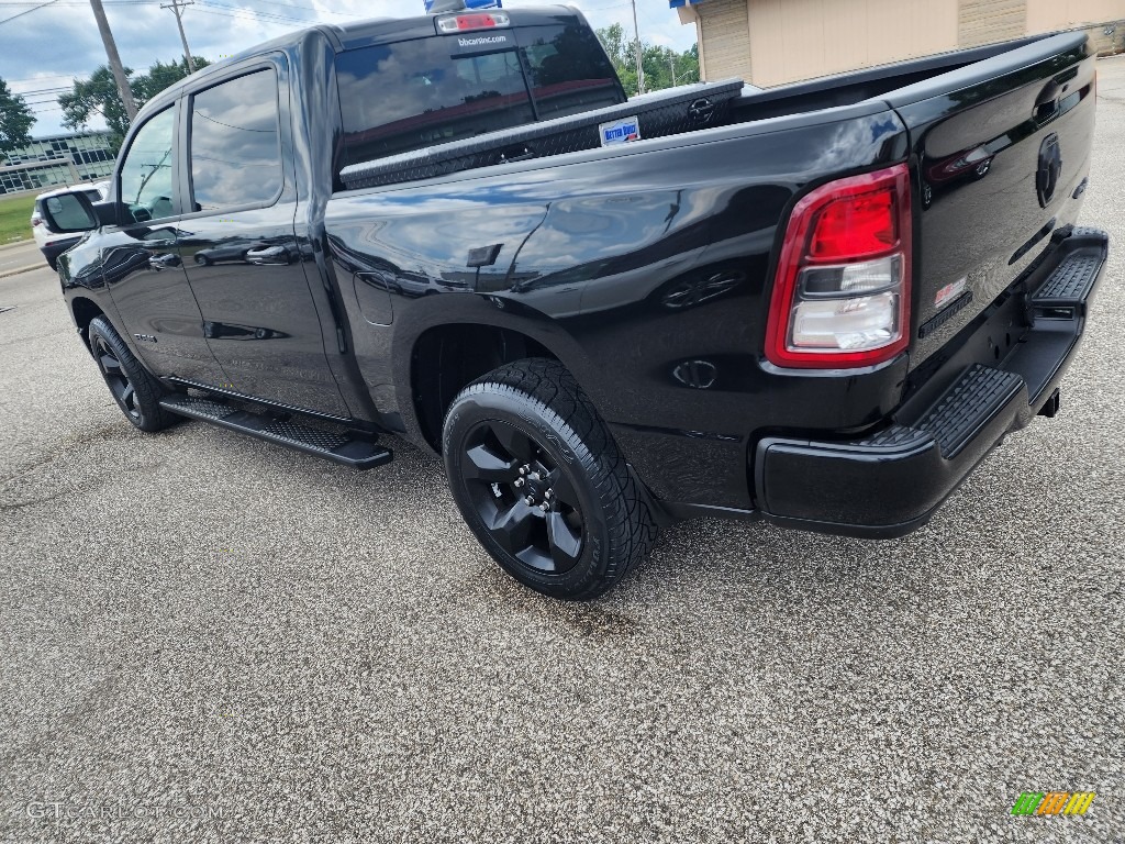 2019 1500 Big Horn Black Crew Cab 4x4 - Diamond Black Crystal Pearl / Black photo #3