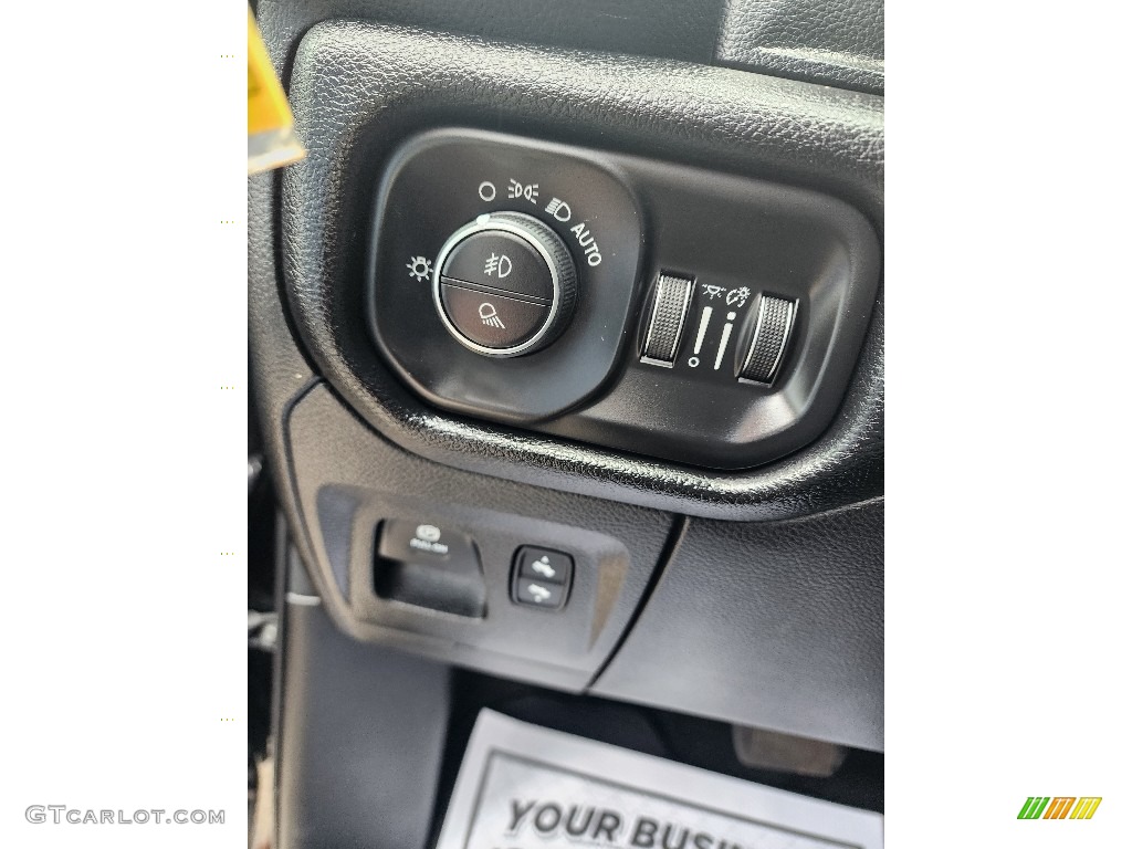 2019 1500 Big Horn Black Crew Cab 4x4 - Diamond Black Crystal Pearl / Black photo #25
