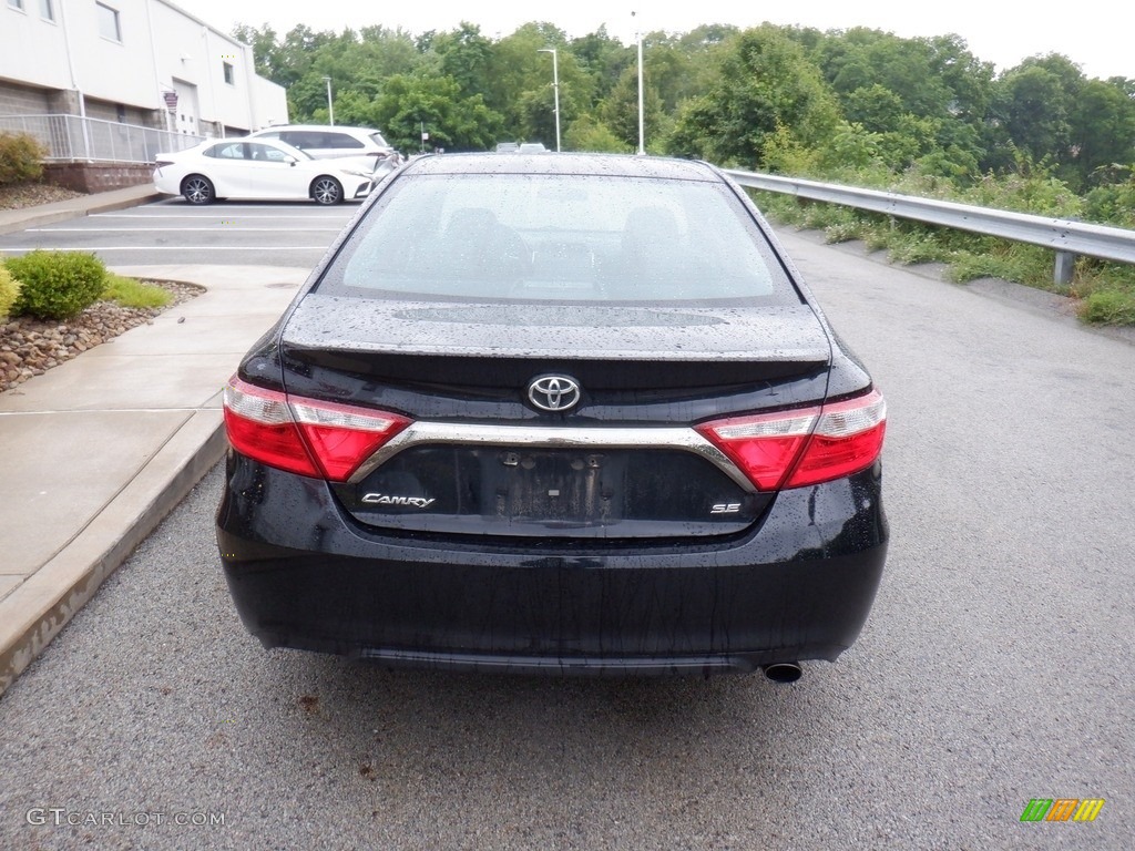 2017 Camry SE - Midnight Black Metallic / Black photo #13