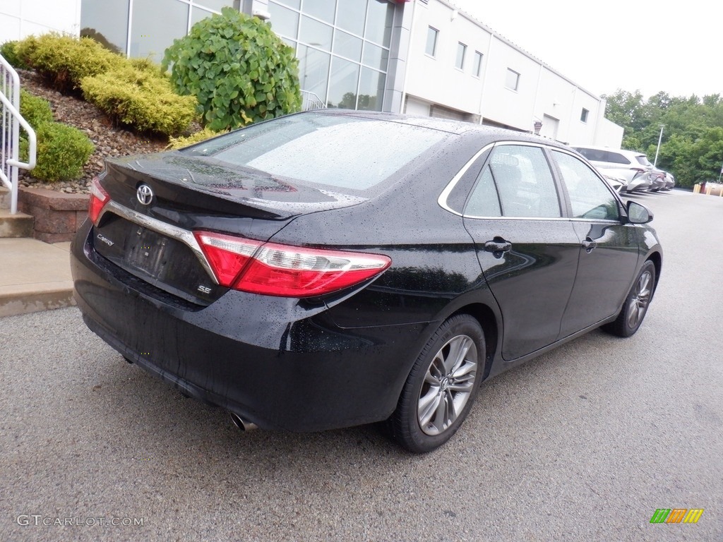 2017 Camry SE - Midnight Black Metallic / Black photo #14