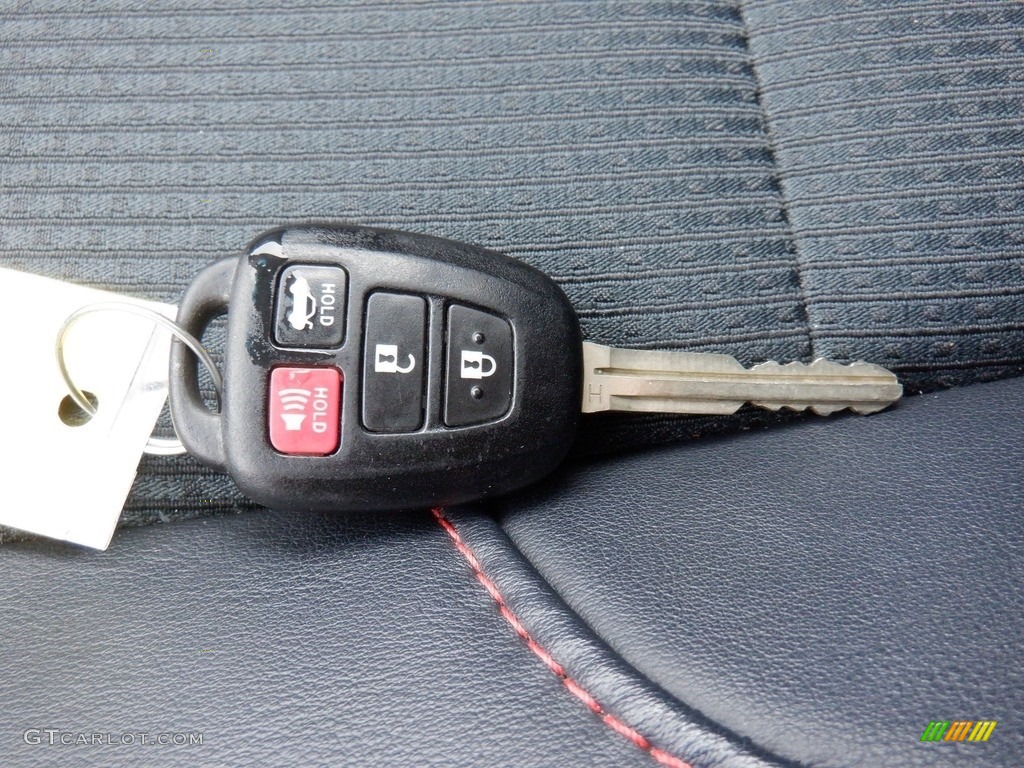 2017 Camry SE - Midnight Black Metallic / Black photo #28
