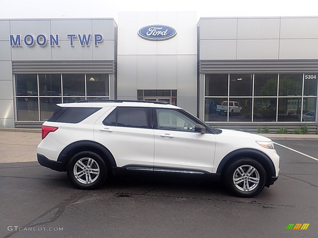 Star White Metallic Tri-Coat Ford Explorer