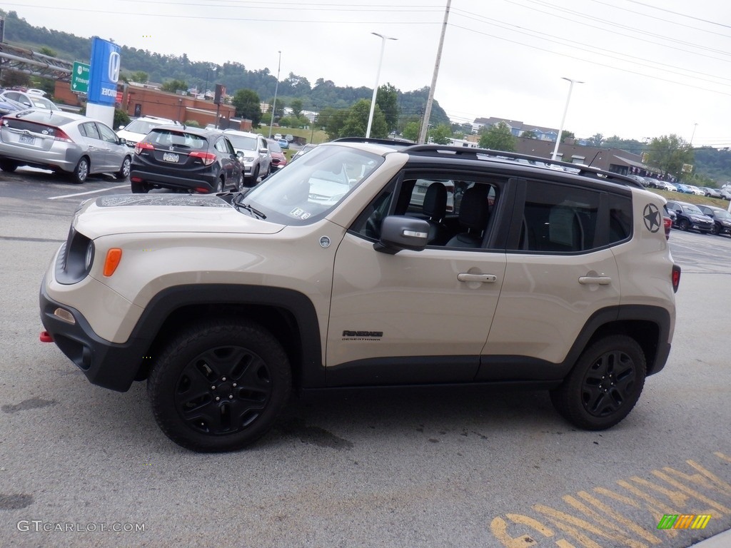 2017 Renegade Deserthawk 4x4 - Mojave Sand / Black photo #11