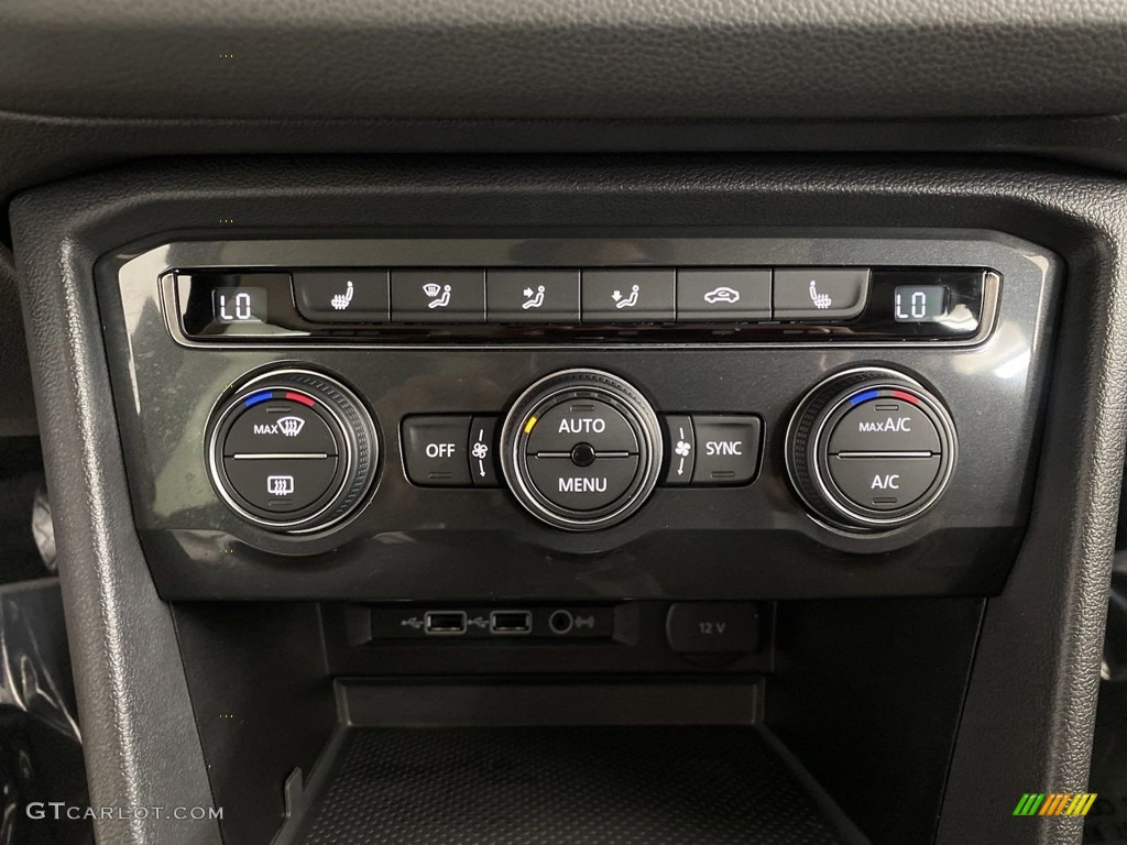 2019 Volkswagen Tiguan SE Controls Photos