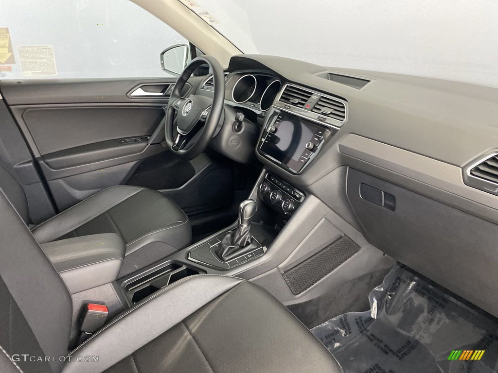 2019 Tiguan SE - Pure White / Titan Black photo #32